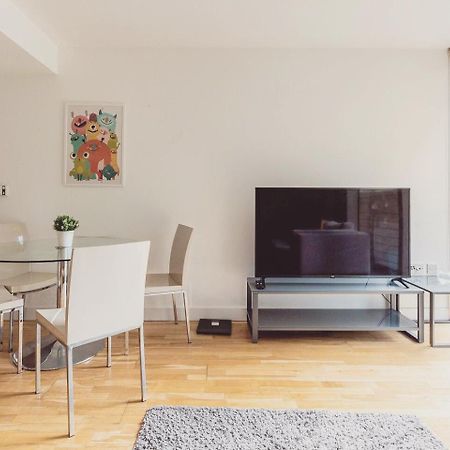 Modern 1 Bed Apartment At Heart Of Canary Wharf 런던 외부 사진