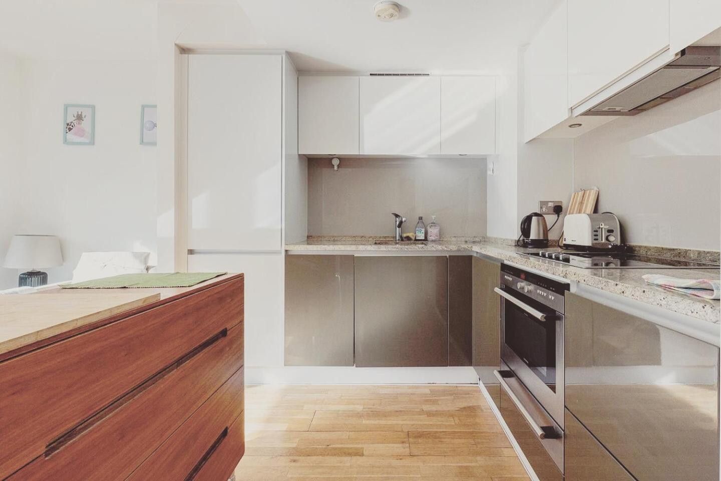 Modern 1 Bed Apartment At Heart Of Canary Wharf 런던 외부 사진