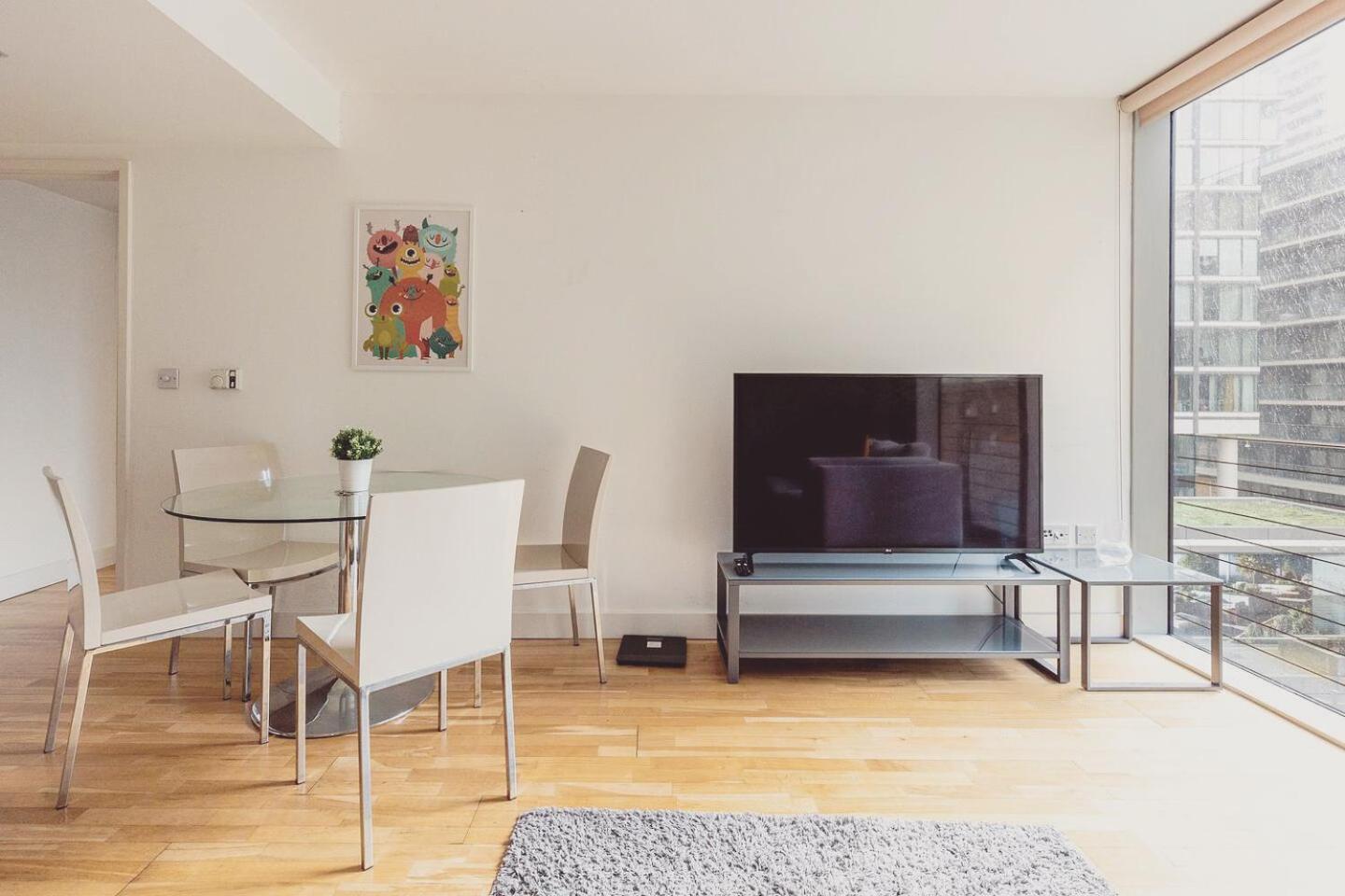 Modern 1 Bed Apartment At Heart Of Canary Wharf 런던 외부 사진